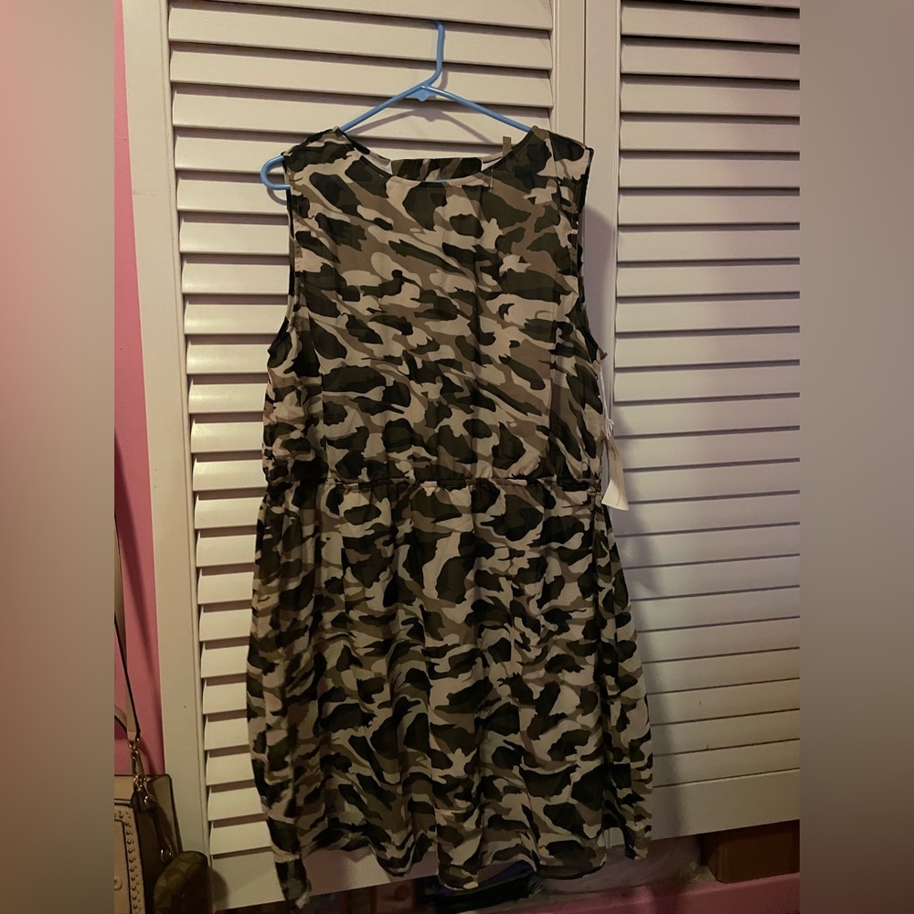 Sleeveless dress